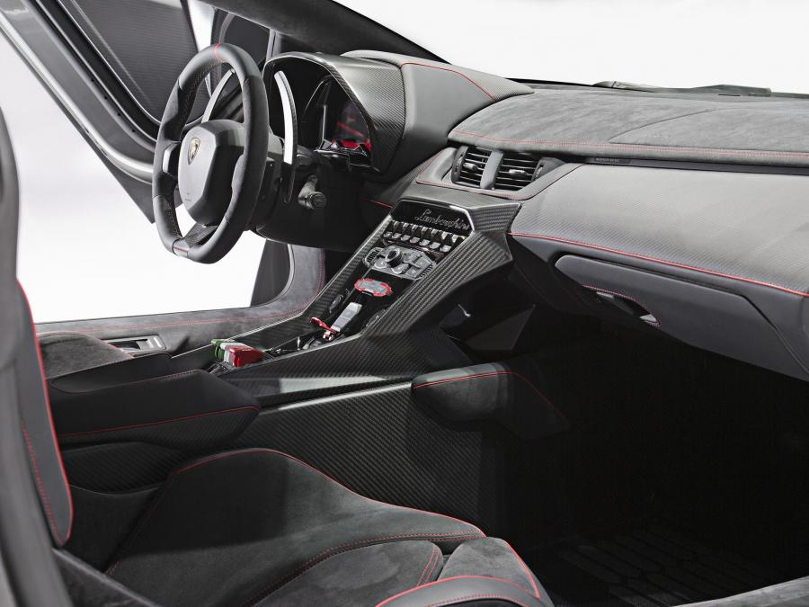  Lamborghini Veneno 2013 года  (фото 18 из 32)